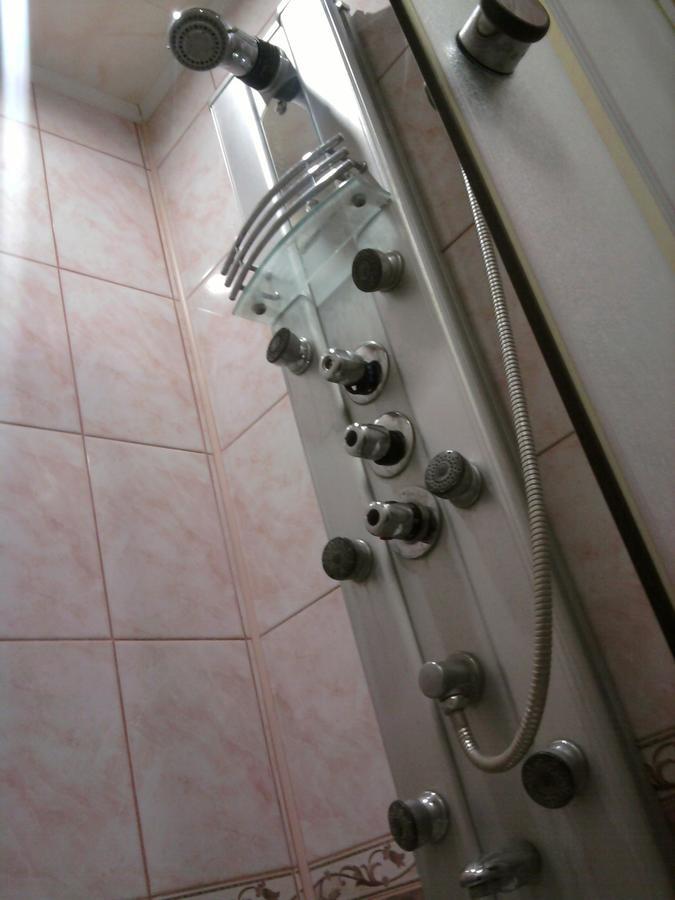 House Hotel Apartments 3 Rivne Bagian luar foto